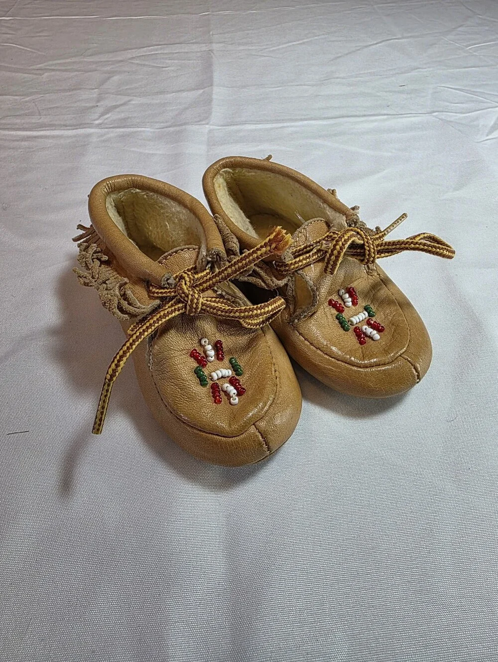 Vintage Baby Tan Leather Minnetonka Moccasin Shoes w Bead Detail Size 3 EUC